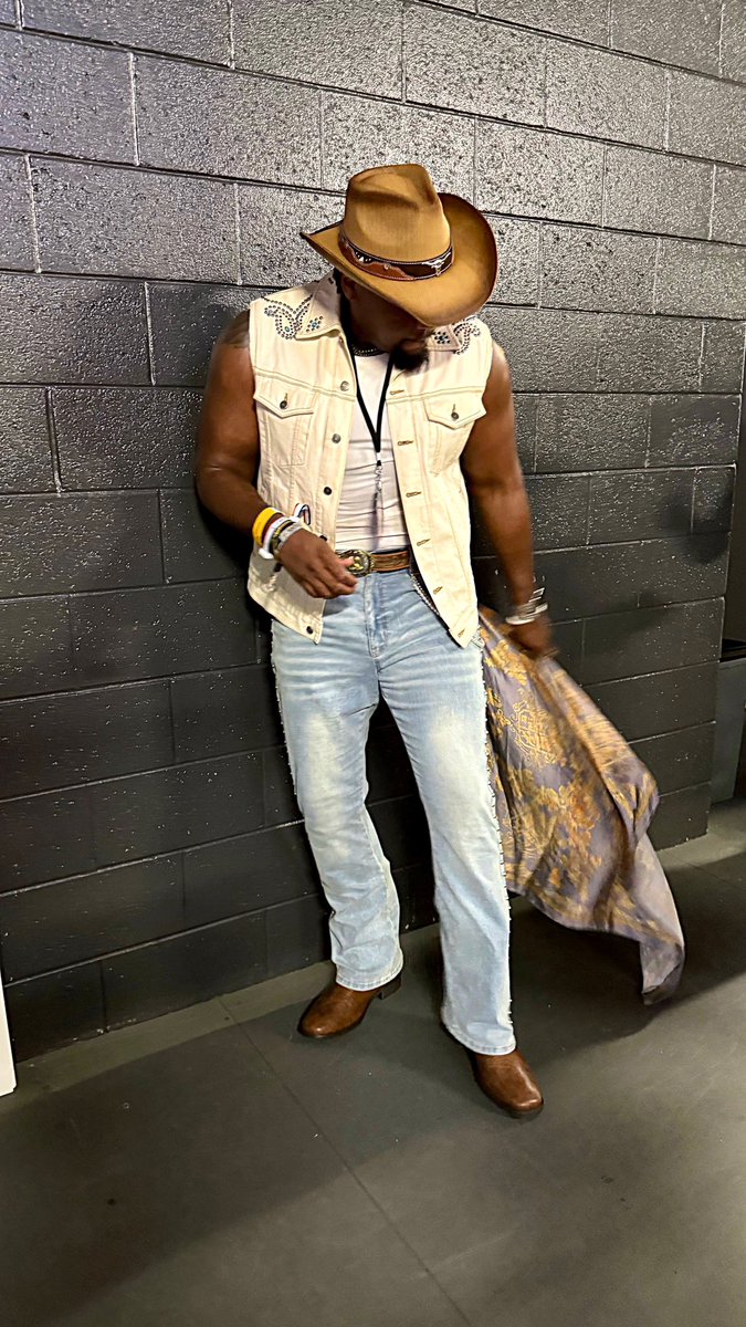 ROMELLOWORLD's tweet photo. Cowboy Rome #CowboyCarterTour #atlantanight3 #Beyoncesfavorite https://t.co/dEC2AQlnGj