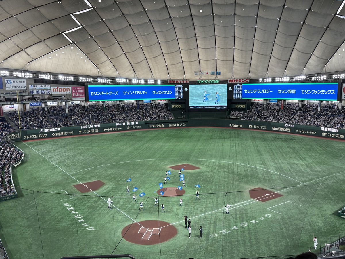 友人に誘われて東京ドーム西武vs日ハム戦んんッ‼︎
音楽ライブでは良く来るけど、野球観戦は、えのきどいちろう意気揚々日ハムファイターズ会以来じゃなかろうか？
いったい何年ぶりだ??