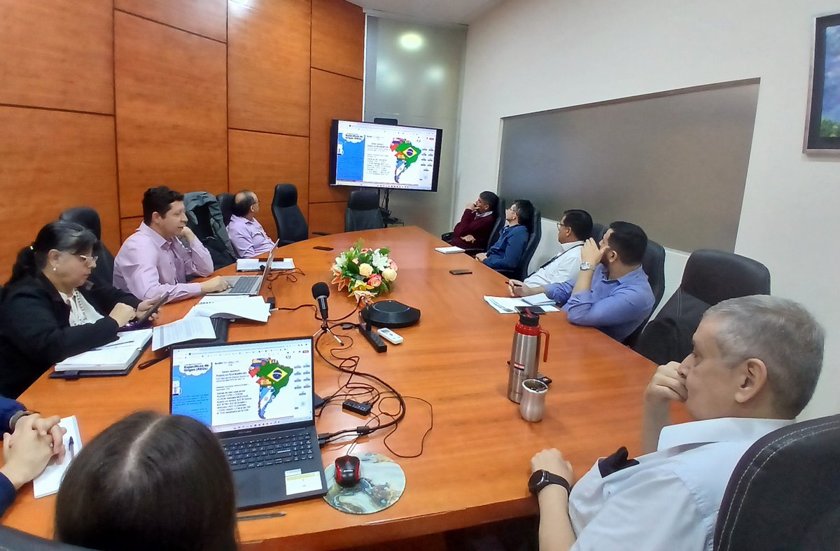 VUEParaguay's tweet image. Nuevo Régimen de Origen del #Mercosur regirá a partir del próximo viernes 18 de julio. En ese marco se llevó a cabo una reunión entre representantes de las Cámaras emisoras de CO, funcionarios del @MIC_PY y  #VUE  p/ajustar detalles de los procedimientos que entrarán en vigencia.