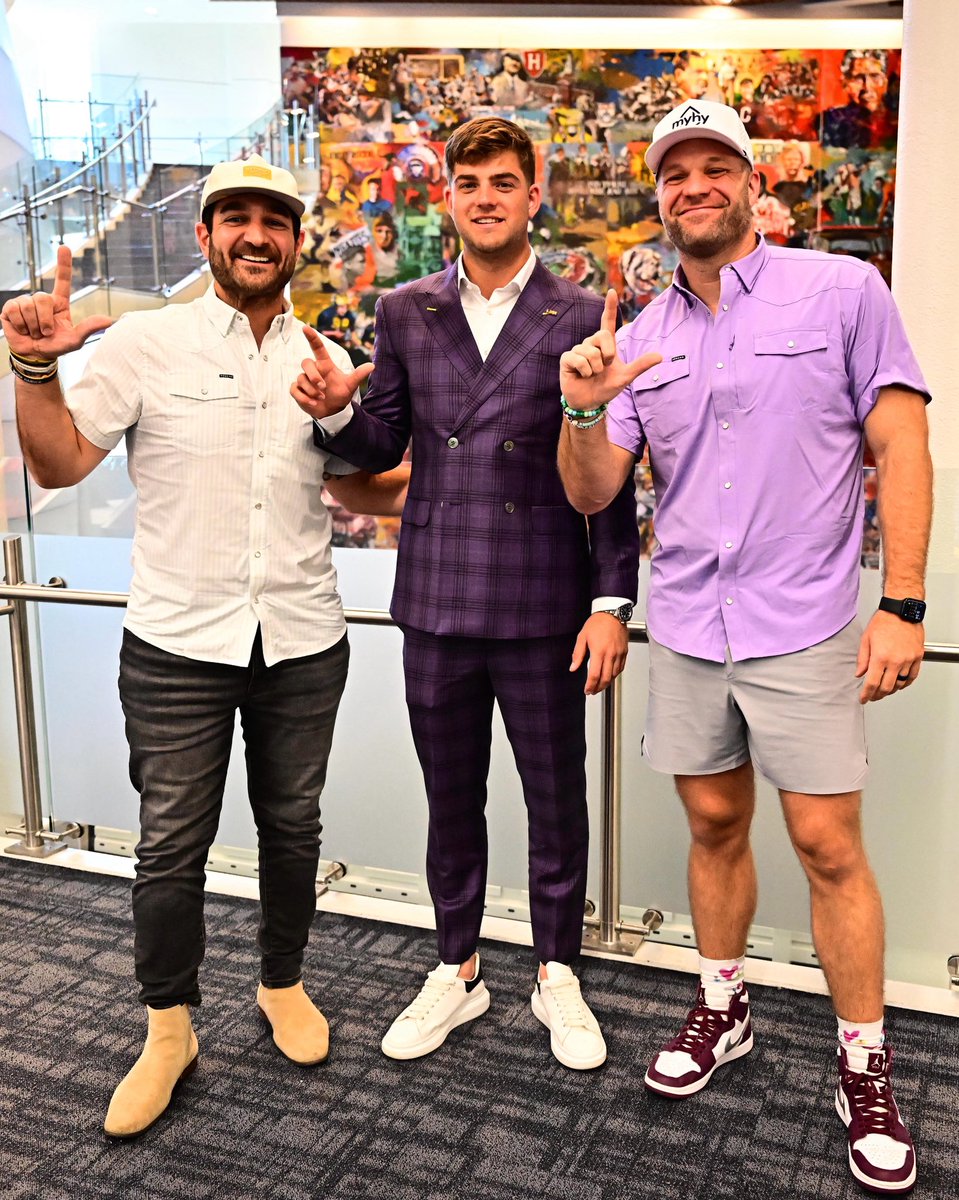 The leaders of the Garrett Nussmeier fan club 🚌🚌🚌

<a href="/JacobHester18/">Jacob Hester</a> <a href="/mflynn3/">Matt Flynn</a>