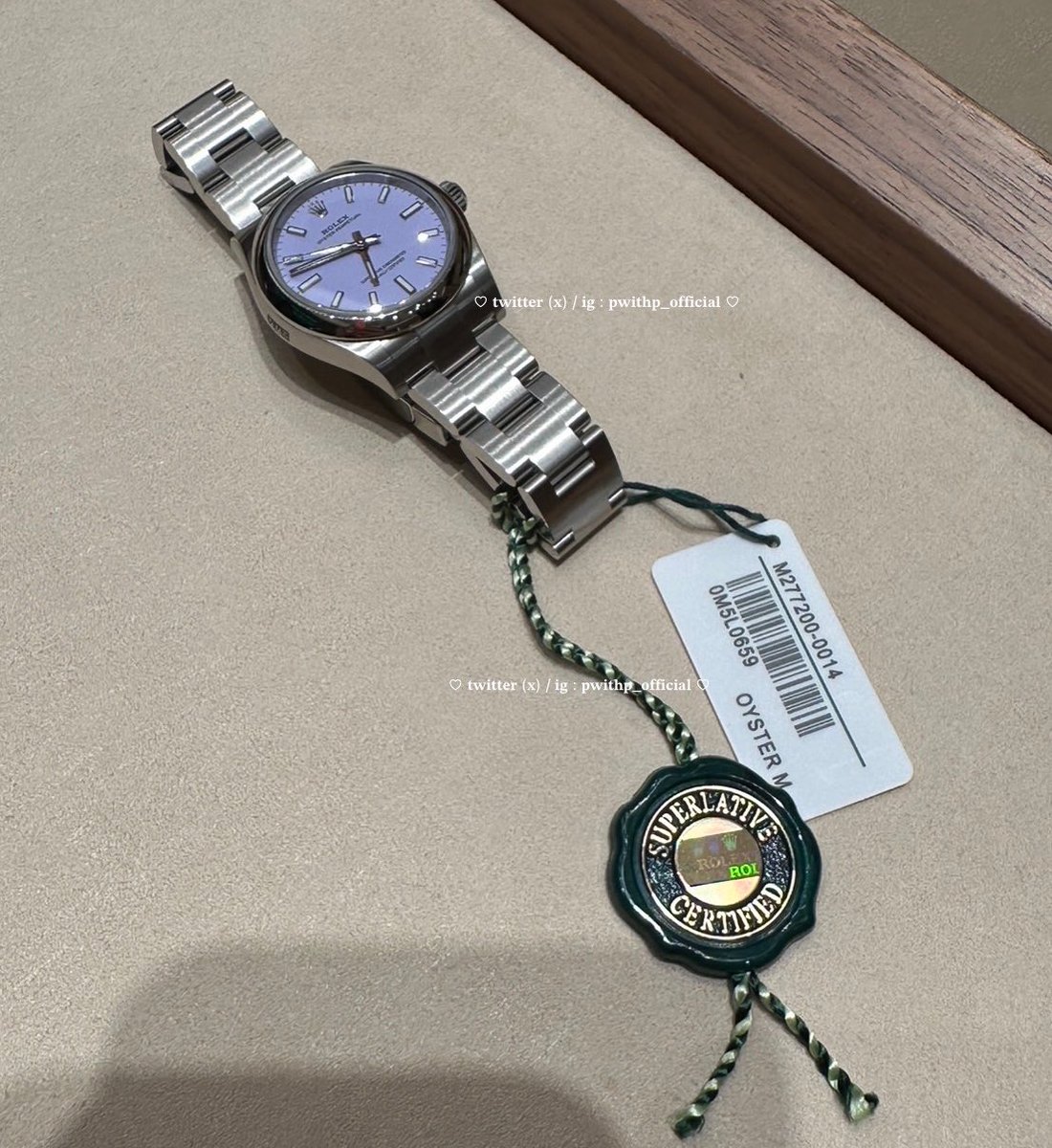 𝐂𝐎𝐌𝐈𝐍𝐆 ⭐️💟  Rolex Oyster 
𐑩☆゜Perpetual 31 — Lavender 

มีเงินอย่างเดียวก็เข้าชอปไปซื้อไม่ได้กับแบรนด์นี้  🥺 ต้องมีประวัติซื้อรุ่นอื่นมาก่อนและรอของข้ามปีกันเลยค่ะและสีนี้ค่าตัวตลาดพุ่งไปเกือบ ฿𝟒𝟎𝟎,𝟎𝟎𝟎🪽

ทางร้านมีโควต้า 1 เรือน #prewithploy ขอส่งต่อ