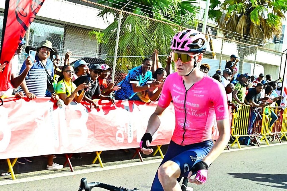 rastailteann's tweet image. Dean Harvey powers to solo victory at Tour de Martinique
stickybottle.com/races-results/…
#ManOfTheRás
📸J-ME/Photo France-Antilles