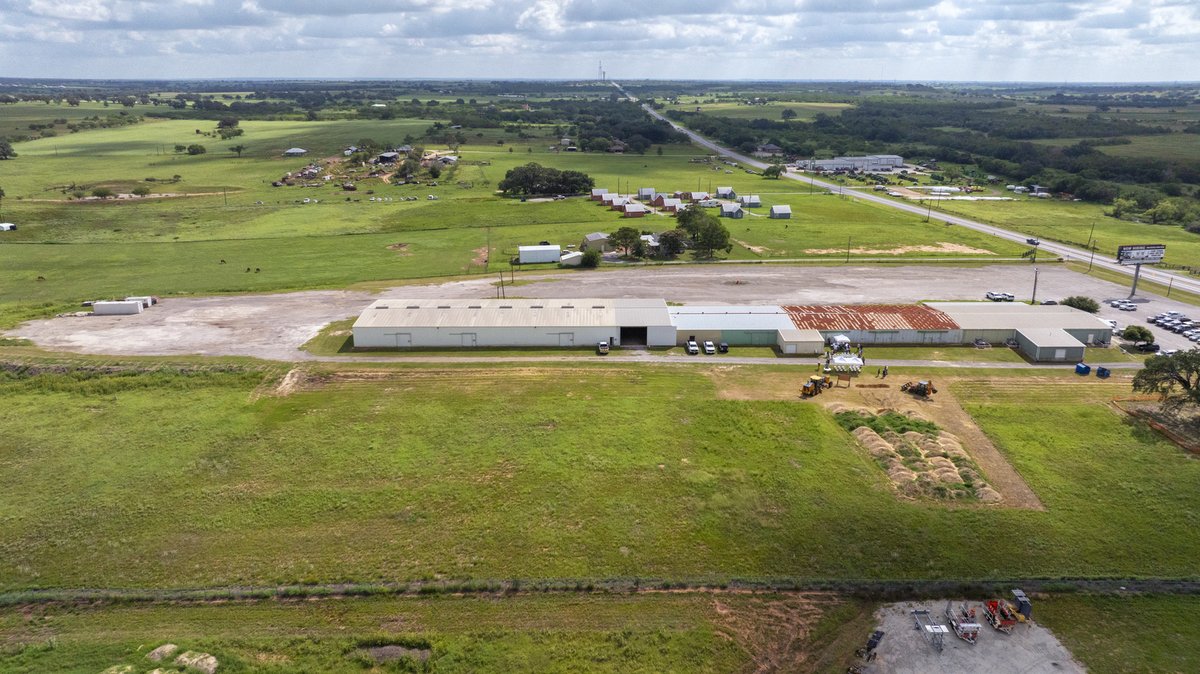 Our #SGSanAntonio team joined Wilson County officials and community members in Floresville last Friday to celebrate the start of construction on the Wilson County Expo Arena!

#SGBuildsCommunities #AbsoluteBest #BuildingTexas