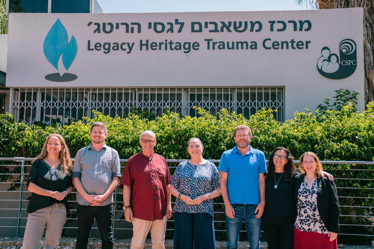 Isaac_Herzog's tweet image. כאן מיכל,
הבוקר שמחתי לבקר בקריית שמונה בשני מקומות חשובים המהווים נדבך חשוב בחיזוק החוסן הנפשי של תושבי הצפון – מרכז הדספייס החדש בעיר ומרכז משאבים.
התרגשתי לחנוך את מרכז הדספייס החדש בקריית שמונה – מרחב טיפולי חדשני לנוער וצעירים, שנולד מתוך צורך לסייע לצעירים השבים לעיר…