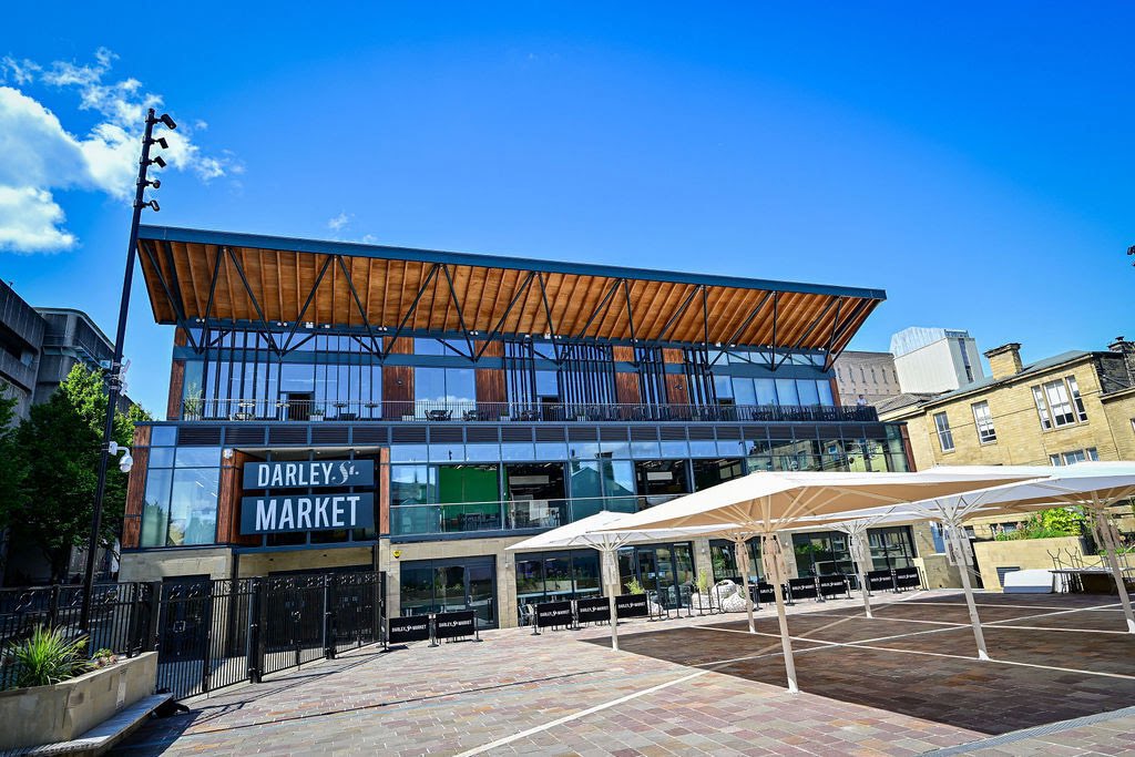 bcbradio's tweet image. On #Bradford & Beyond from 4pm with Robert & June:
@MarcusRattray from the launch of the new Darley Street Market (@BradfordMarkets)
Bradford Food and Lifestyle Mela is this weekend
@MediaMuseum family fun day
Listen on 106.6FM and online at bcbradio.co.uk/player