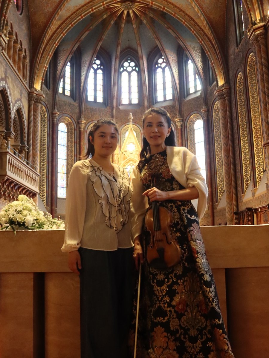 ブタペストでのコンサートvol.2♫
⇒ikukokawai.com/blog/19521/

#マーチャース教会 #ブダペスト
 #フランツ・ヨーゼフ一世
 #エリザベート #ドナウ川
 #ハンガリー 
#川井郁子 ＃IkukoKawai