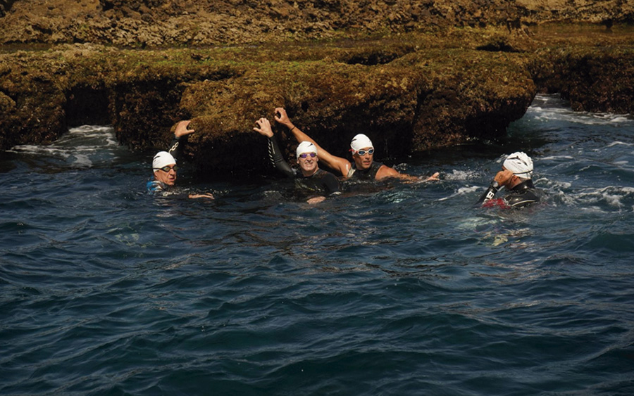 🌍🏊‍♀️ Cruzar el estrecho de Gibraltar a nado se ha convertido en un desafío muy ripense. Ignacio Tamayo (59 años) y Fernando Cayetano (64) completan la travesía entre España y Marruecos, incluida en el reto mundial Siete Océanos. Toda una aventura acuática: rivasciudad.es/noticias/depor…
