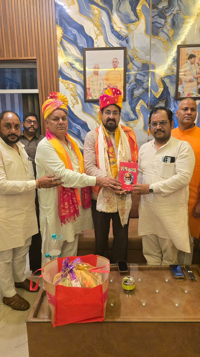 drukchaudhry's tweet image. आज गाजियाबाद के जिला अध्यक्ष श्री चैन पाल जी से मिलकर सम्मान करने का अवसर मिला।
मंडल अध्यक्षों व जिला टीम से आत्मीय मुलाकात हुई।
भाजपा में जहाँ जाएँ, परिवार जैसा अपनापन मिलता है।
#BJPParivar #Sammaan #sevahisangathan