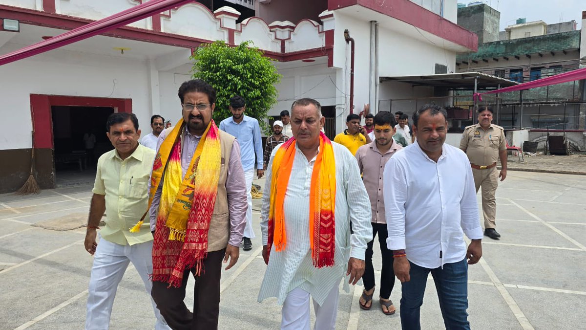 drukchaudhry's tweet image. आज गाजियाबाद के जिला अध्यक्ष श्री चैन पाल जी से मिलकर सम्मान करने का अवसर मिला।
मंडल अध्यक्षों व जिला टीम से आत्मीय मुलाकात हुई।
भाजपा में जहाँ जाएँ, परिवार जैसा अपनापन मिलता है।
#BJPParivar #Sammaan #sevahisangathan