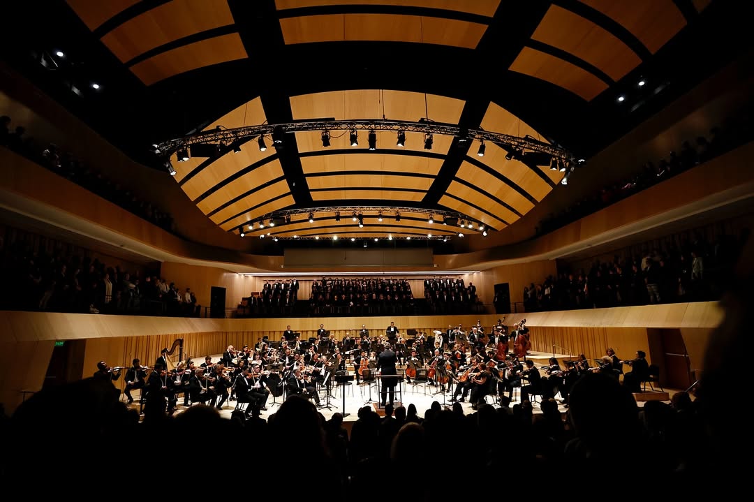 PostgradoFCFM's tweet photo. ✨ Con la Orquesta Sinfónica Nacional y el Coro Sinfónico, la @uchile  inaugura Gran Sala Sinfónica Nacional 🎻.

El espacio cultural es exclusivo para conciertos sinfónicos, un hito para la música y la cultura nacional👉 https://t.co/piONrUNOpR

#uchile #fcfm #orquesta #música https://t.co/eU80ABEDuL