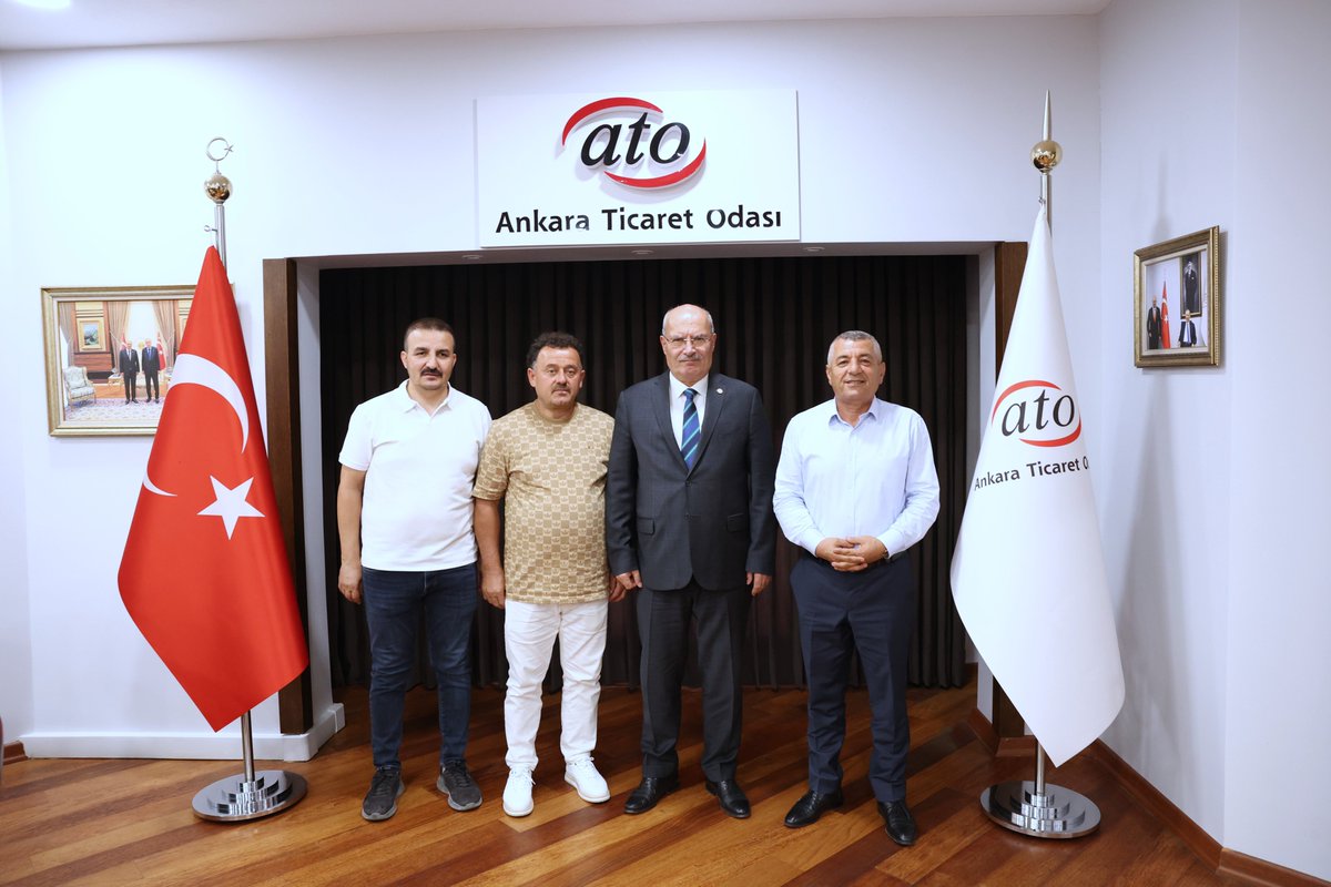Ankara Ticaret Odası (@atokurumsal) on Twitter photo Ankara Ticaret Odası Yönetim Kurulu Başkanı <a href="/GurselBaran/">Gürsel Baran</a>, ATO’nun 35 No’lu İkamet Amaçlı İnşaat Müteahhitliği Meslek Komitesi Meclis Üyesi Erdal İpek ile iş insanları Celal Soy ve Muhammed Bağrıaçık’ı konuk etti.
<a href="/eipek06/">ERDAL İPEK</a> Ankara Ticaret Odası Yönetim Kurulu Başkanı <a href="/GurselBaran/">Gürsel Baran</a>, ATO’nun 35 No’lu İkamet Amaçlı İnşaat Müteahhitliği Meslek Komitesi Meclis Üyesi Erdal İpek ile iş insanları Celal Soy ve Muhammed Bağrıaçık’ı konuk etti.
<a href="/eipek06/">ERDAL İPEK</a>
