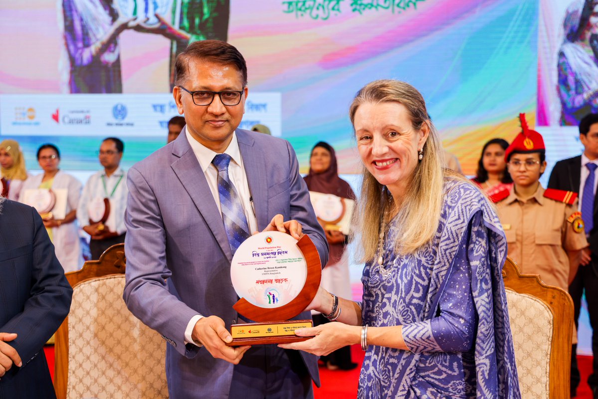 BreenKamkong's tweet image. Honoured to stand with the @GovBangladesh to mark #WorldPopulationDay. Let’s continue creating an environment where young people have the knowledge, services and opportunities to create the families they want and shape their own futures — by choice, not by chance.