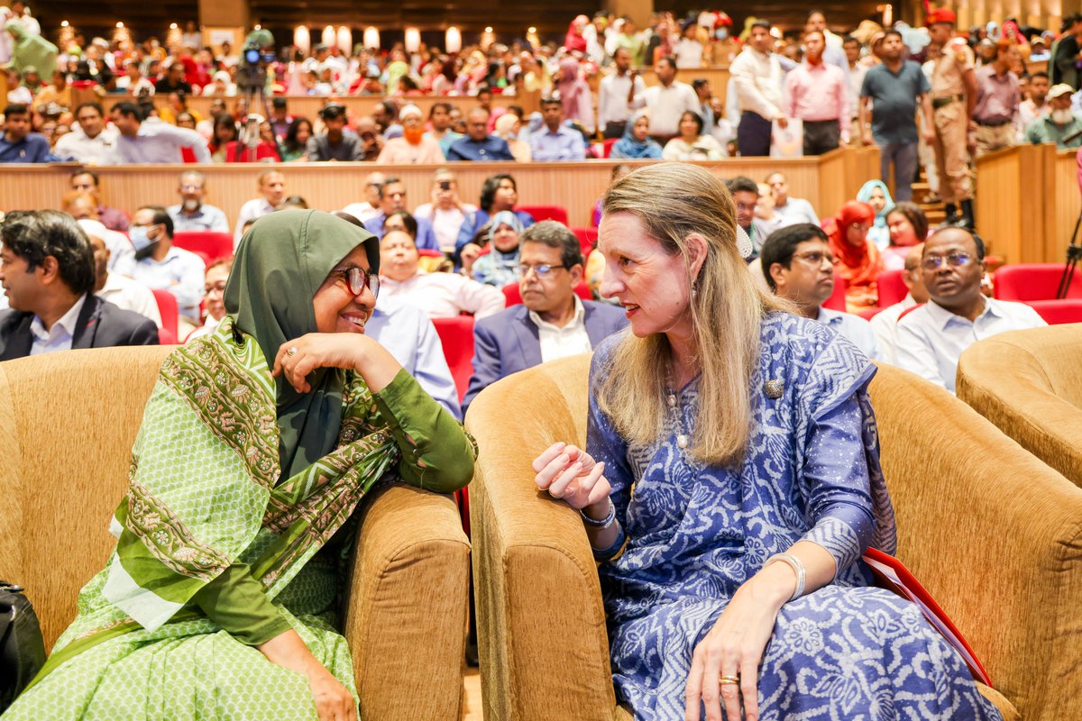 BreenKamkong's tweet image. Honoured to stand with the @GovBangladesh to mark #WorldPopulationDay. Let’s continue creating an environment where young people have the knowledge, services and opportunities to create the families they want and shape their own futures — by choice, not by chance.