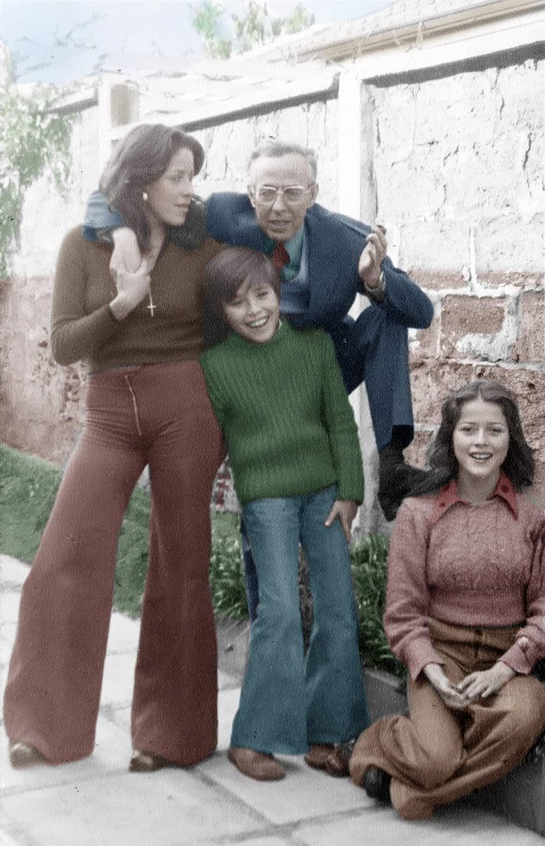 RadioUmbral's tweet photo. 14 de Julio  1976
Es detenido por la DINA , el diplomático español Carmelo Soria. Luego de ser torturado y asesinado, su cuerpo fue encontrado 2 días después en su auto desbarrancado  simulando un accidente
No Olvidamos
No Perdonamos https://t.co/TN4l4QlyeK