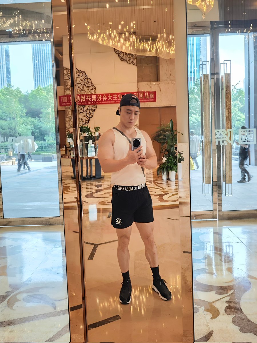 路过，发现有点帅，无耻的搞了两张，嘿嘿。