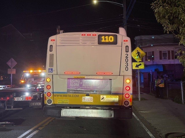 MBTATransitPD's tweet image. 7/13 1AM a 37y/o Revere man speeding through Revere w/a suspended license, not wearing a seatbelt in a 2017 Kia crashed into an #MBTA bus causing substantial damage. TPD to seek criminal complaints for driver, 2 bus passengers transported to hosp. for minor injuries.