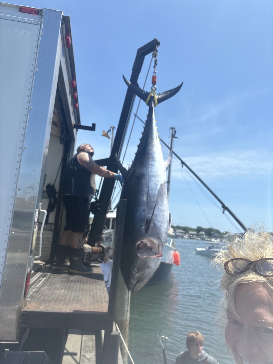 CoachToffey's tweet image. A big catch for the Amy Jess! Second one in two weeks. Cape Cod you have been good to us!