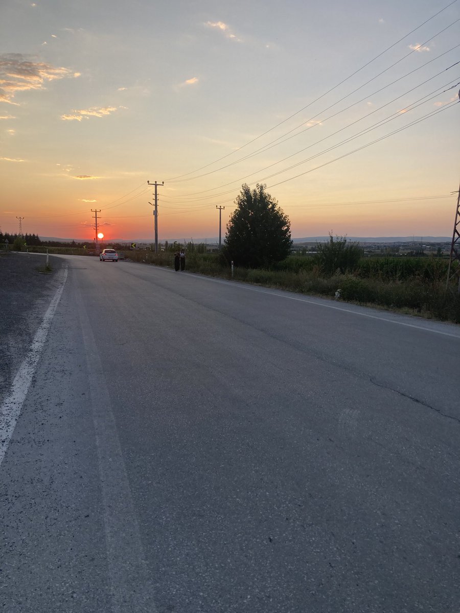 serenad75's tweet image. Sevgi kokuyor bu yol,
sen geçmiş olmalısın...!

Birhan EROĞLU