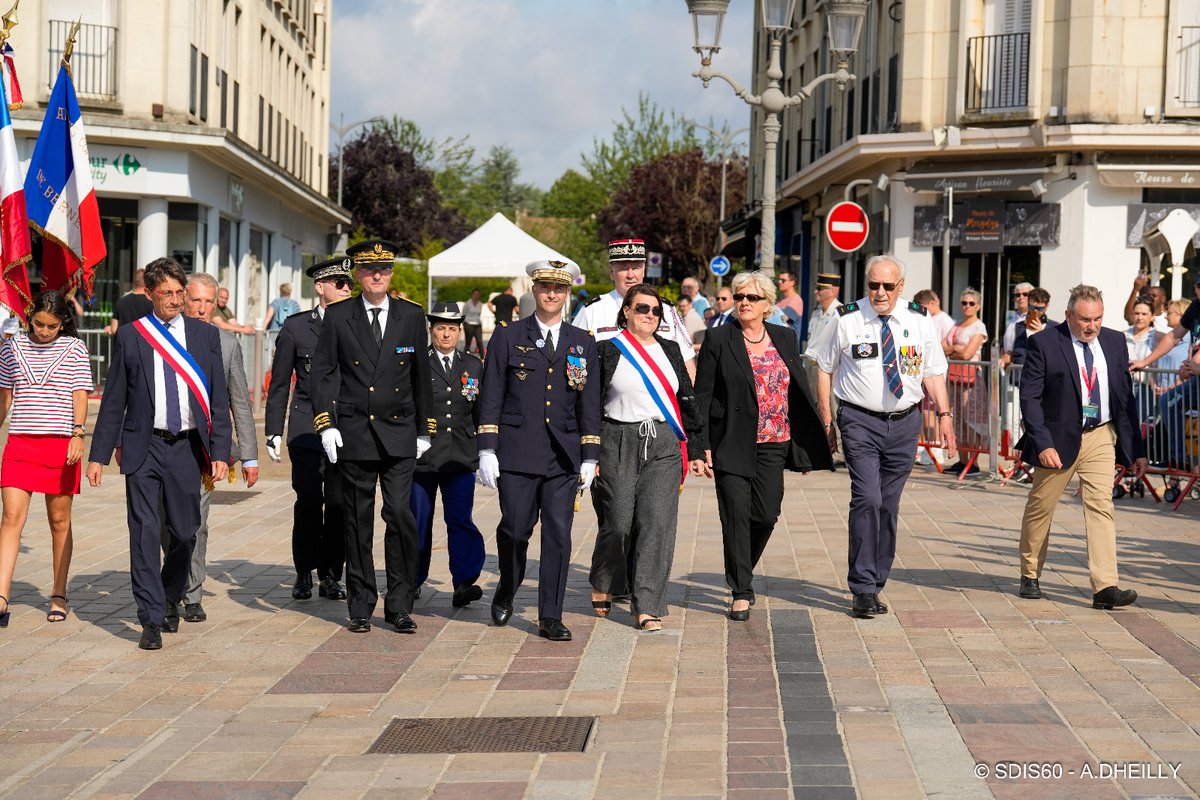 Image de Préfet de l'Oise - Le préfet Jean-Marie Caillaud a présidé la cérémonie du 14 juillet 🇫🇷. Le défilé à pied puis en