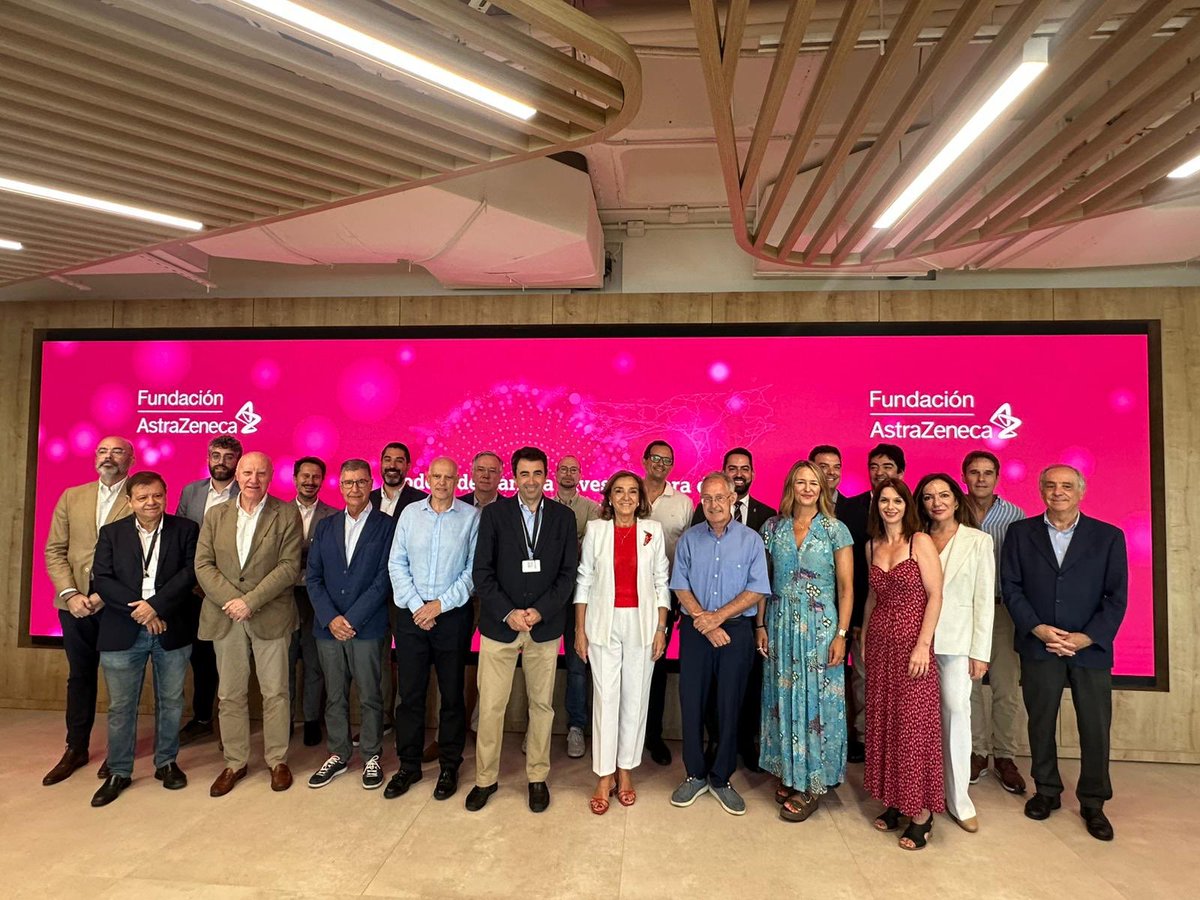 La ciencia avanza gracias a personas con vocación y talento.
Damos un paso más para construir una carrera investigadora en Biomedicina más estable y reconocida en España.

Gracias a @FundacionAZ_es y a todos los que lo hacéis posible. 💙🔬