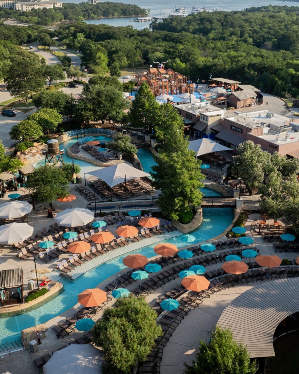 PodcastMovement's tweet image. 🎙️ Podcast Movement 2025 is taking over the Gaylord Texan—where big ideas meet total relaxation.
After a full day of sessions and networking, kick back with a dip in the pool, a spa visit, or a stroll through the indoor atrium. Staying longer? Paradise Springs water park has you…