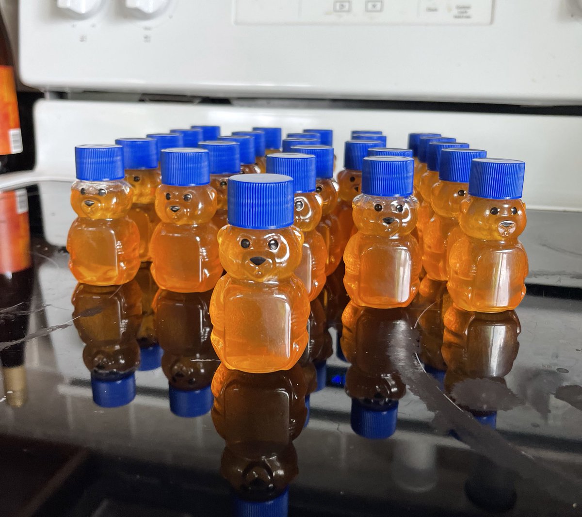 cherylbaldeagle's tweet photo. First honey from my ladies-in-waiting! So excited! My first honey ever! #honey #honeybee #girlsrock #beekeep #harvest #sweet #excited #apiary https://t.co/TrI0yJLQwZ