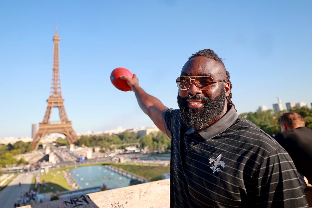 SaintsEnFrance's tweet image. 🇫🇷 Bonne fête nationale à nos fans français ! Merci pour l’accueil — le foot US a de l’avenir ici. Vive la République !
🇺🇸 Happy Bastille Day to our French fans! Thank you for the love — the future of 🏈 is bright. Long live France! ⚜️
@NFLFrance | @demario__davis | @Saints