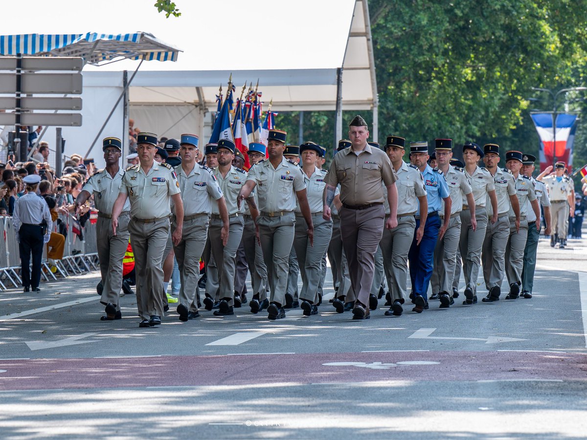 RRCFrance's tweet image. 🇫🇷 @RRCFrance, NATO multinational HQ based in #Lille, proudly took part in the parade marking France’s National Day on #14juillet2025 joining many civil and military partners.
A moment of unity, discipline and shared pride.
Happy #BastilleDay2025 Day to all! 🎆
#ProudToServe