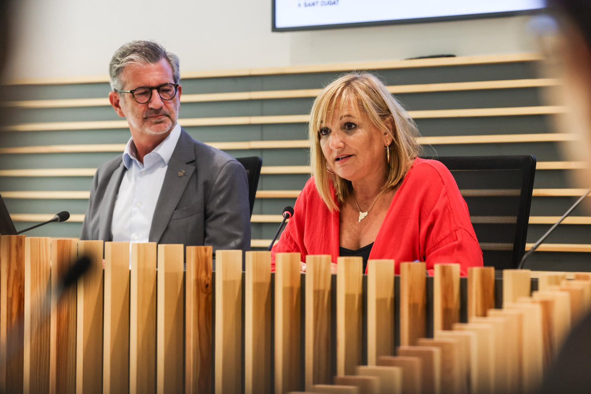 Avui hem presentat la Setmana del Català a Sant Cugat.
El català és la llengua del nostre país: ens uneix, no discrimina i no es rendeix. Ha de ser a tot arreu — al carrer, a les places, al comerç.
Aquest setembre, defensem-la i fem-la viure! 
<a href="/ajsantcugat/">Aj. Sant Cugat</a> 
<a href="/josepmvalles/">Josep Maria Vallès</a>