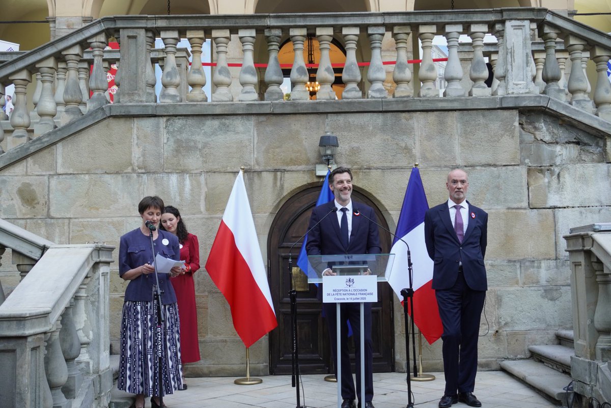 Réception à l'occasion de la Fête nationale 🇫🇷 à Cracovie. Bonne fête du #14Juillet à tous nos compatriotes et aux amis de la France en Pologne. 
-
Przyjęcie z okazji Święta Narodowego 🇫🇷 w Kraków. Życzymy udanego #14lipca wszystkim naszym rodakom i przyjaciołom Francji w Polsce.