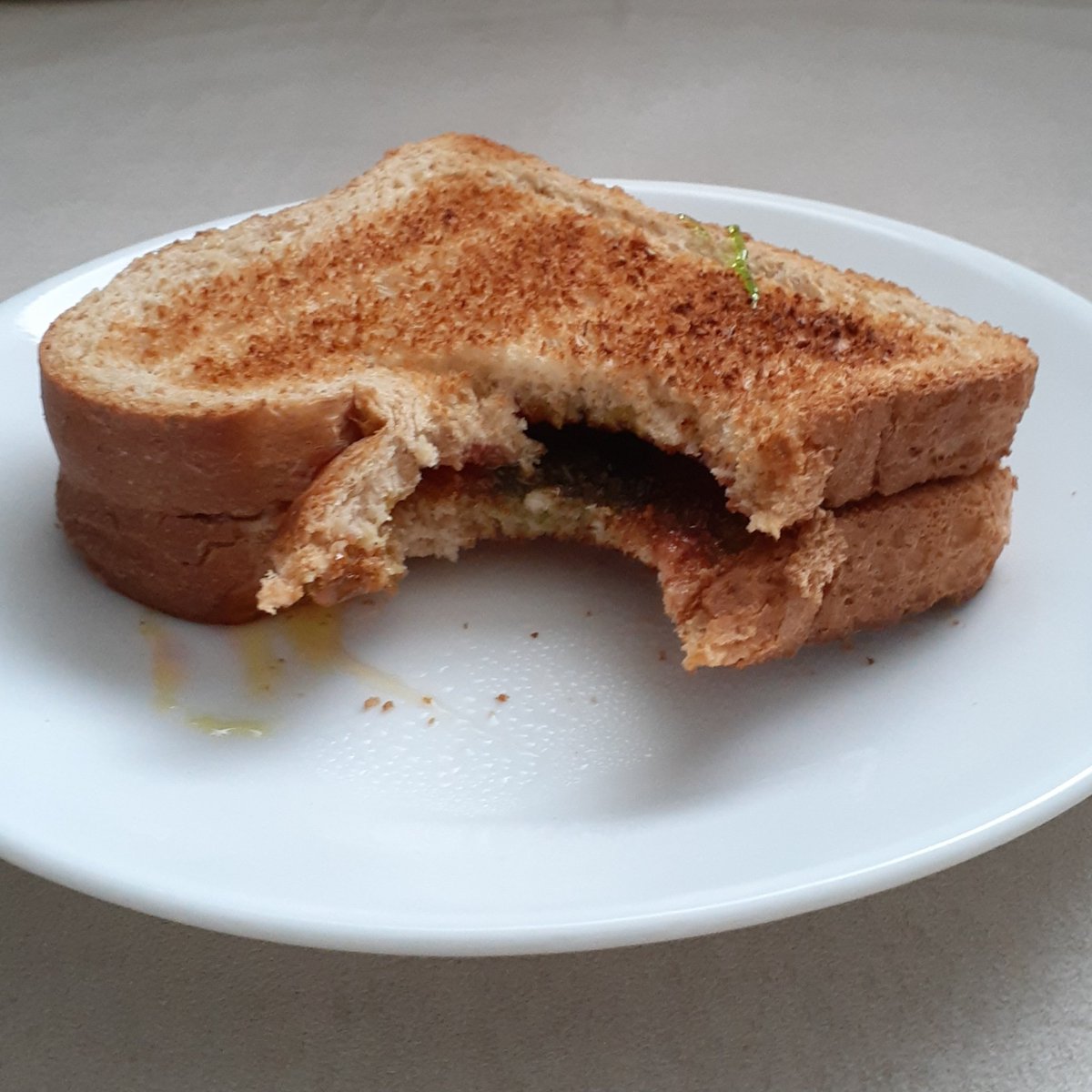 MicroVerax's tweet image. Have a gummy bear sandwich and think about things.