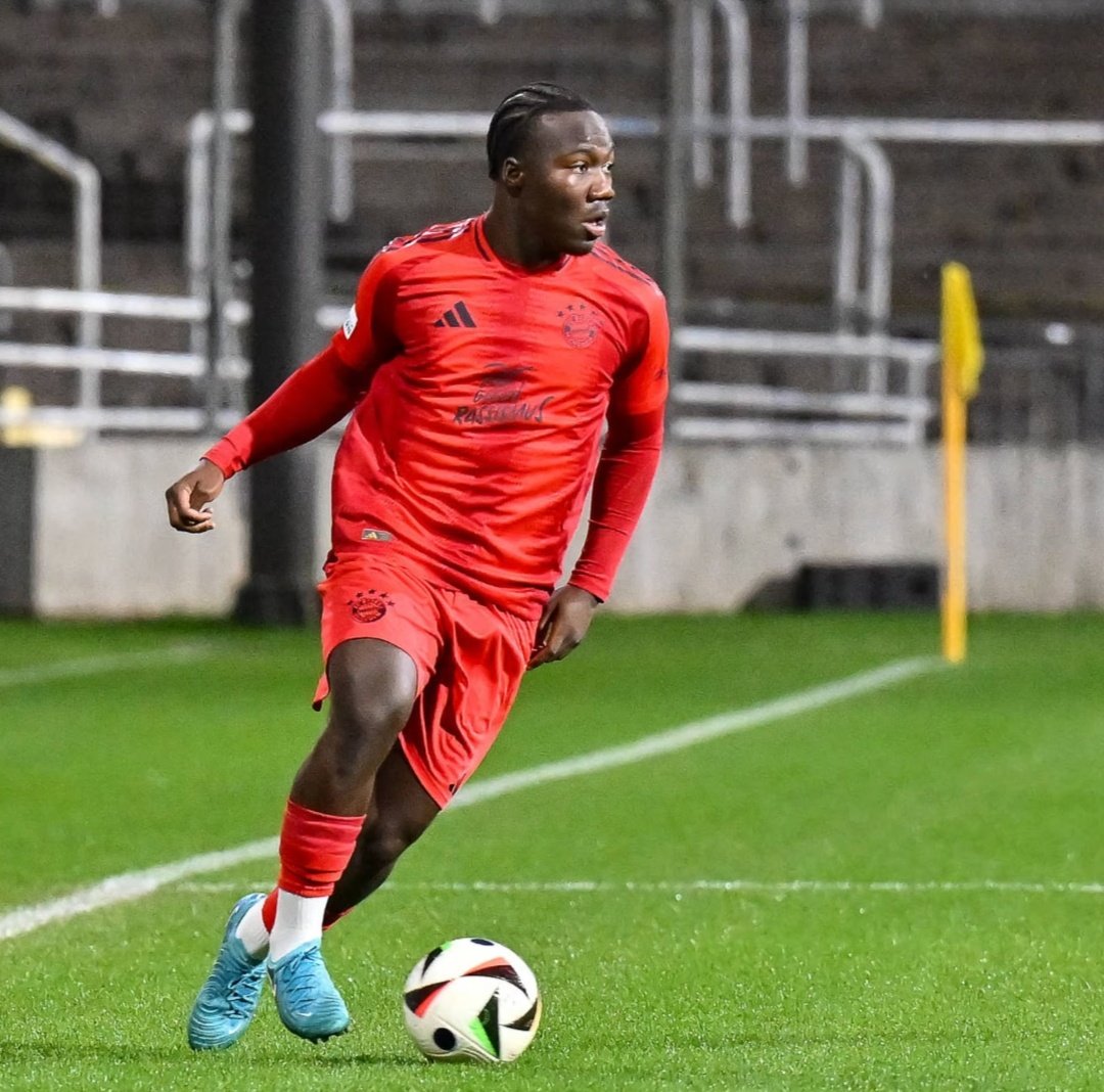 LucaBendoni's tweet photo. 🚨🟡⚫️ Watford submitted a bid for the permanent (!) transfer of Bayern top talent Nestory Irankunda in the region of €3m + 50% sell-on. The bid also includes clauses that would allow Watford to buy further percentages of his rights and a buy-back clause on Bayern side. 🔴#WatfordFC #BayernFC @SkySportsNews