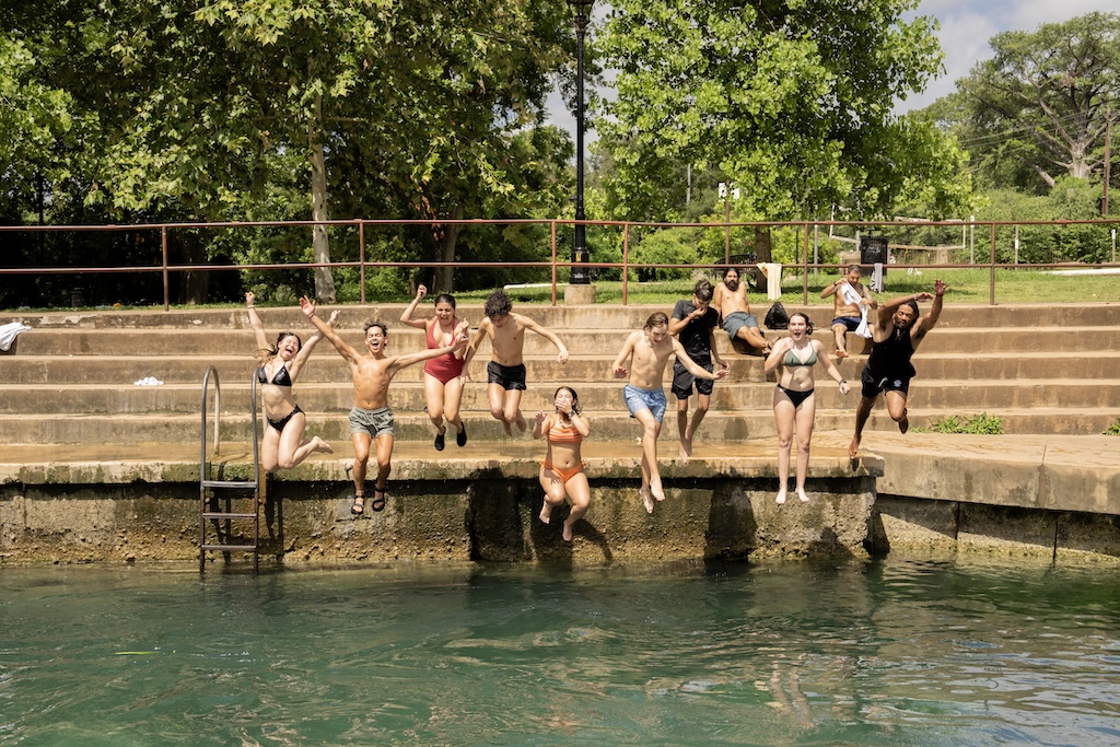 TXSTAdmissions's tweet image. For many students, Cat Camp is the first step in finding their place at Texas State. From forming friendships to learning campus traditions, it’s a powerful start to the college experience. 

Raise your hand if you went to Cat Camp this summer! 🙋🙋‍♂️🙋‍♀️