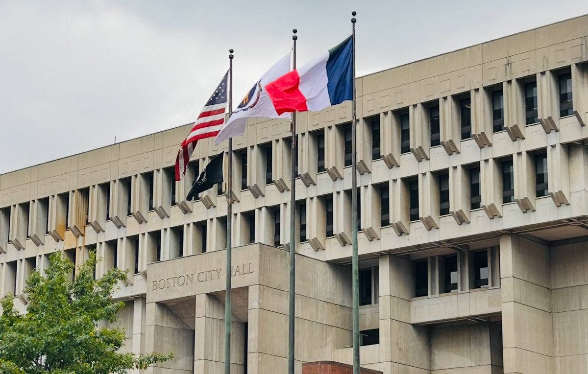 Consulate of France in Boston (@franceinboston) on Twitter photo Cérémonie de levée du drapeau et Marseillaise à la mairie de #Boston pour célébrer notre fête nationale 🇫🇷
Merci à la maire de Boston <a href="/MayorWu/">Mayor Michelle Wu 吳弭</a>, la présidente du Conseil municipal <a href="/Ruthzee/">Ruthzee Louijeune</a> & James Colimon pour ce très bel évènement.
Joyeux 14 Juillet !
<a href="/SoykurtM/">Mustafa Soykurt</a> <a href="/franceintheus/">Embassy of France in the U.S.</a> Cérémonie de levée du drapeau et Marseillaise à la mairie de #Boston pour célébrer notre fête nationale 🇫🇷
Merci à la maire de Boston <a href="/MayorWu/">Mayor Michelle Wu 吳弭</a>, la présidente du Conseil municipal <a href="/Ruthzee/">Ruthzee Louijeune</a> & James Colimon pour ce très bel évènement.
Joyeux 14 Juillet !
<a href="/SoykurtM/">Mustafa Soykurt</a> <a href="/franceintheus/">Embassy of France in the U.S.</a>