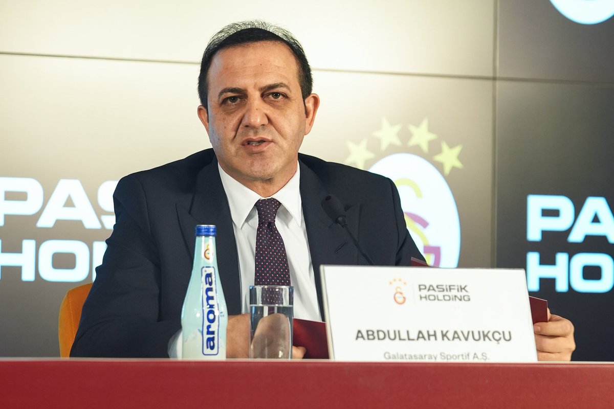 "Anlaşma tamam" dediniz, "Osimhen evet dediği an imzayı atacak" dediniz. İtalya’ya davul zurna ile gittiniz, Metin Öztürk "48 saat içinde biter" dedi ama hâlâ transferi bitiremediniz. Artık açıklama yapmanızın zamanı geldi, taraftar bekliyor. #Açıklamaİstiyoruz