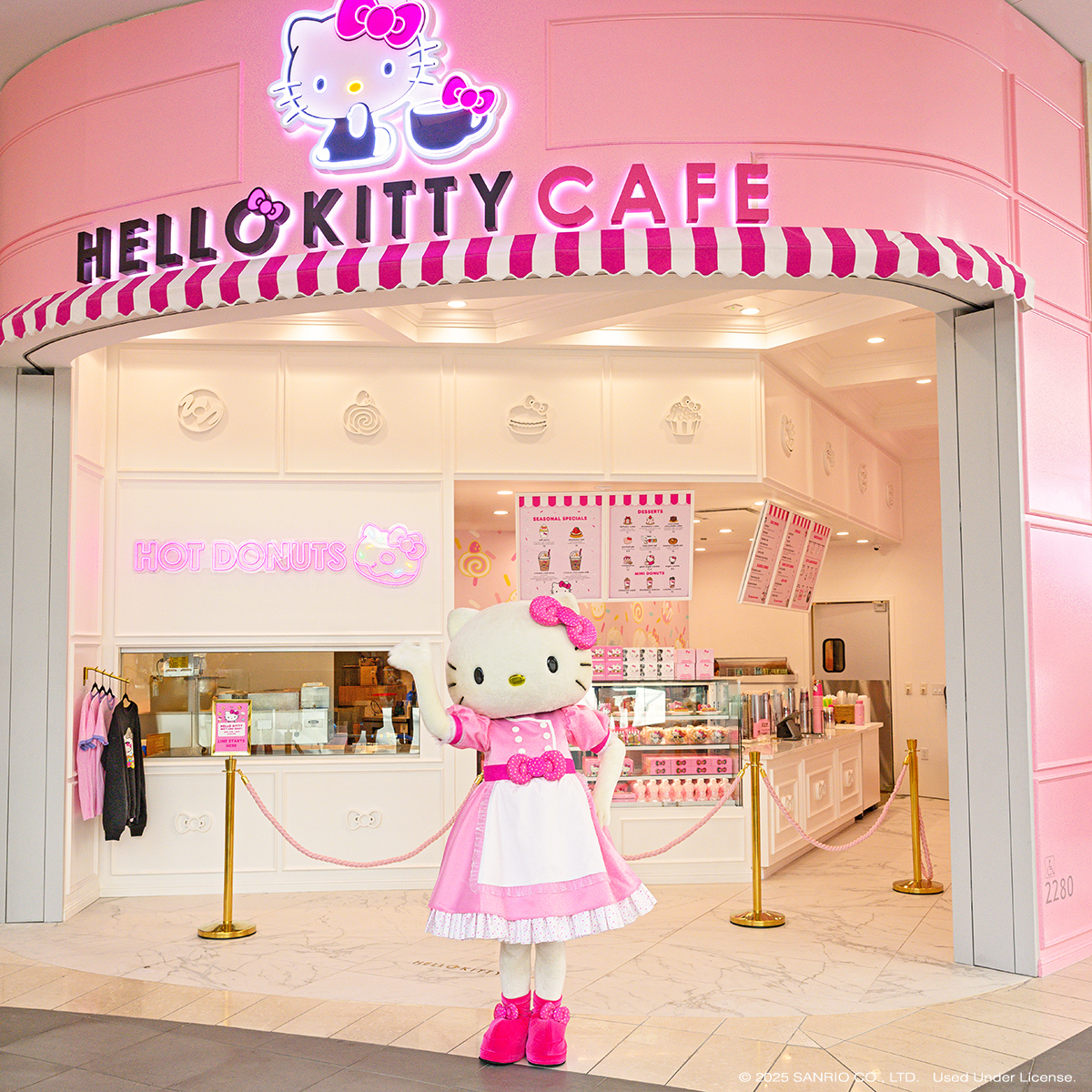 hellokitty's tweet image. Come say hello! @HelloKittyCafe Santa Clara is now open at Westfield Valley Fair πβοΈ Tag a bestie youβre coming withβ¨