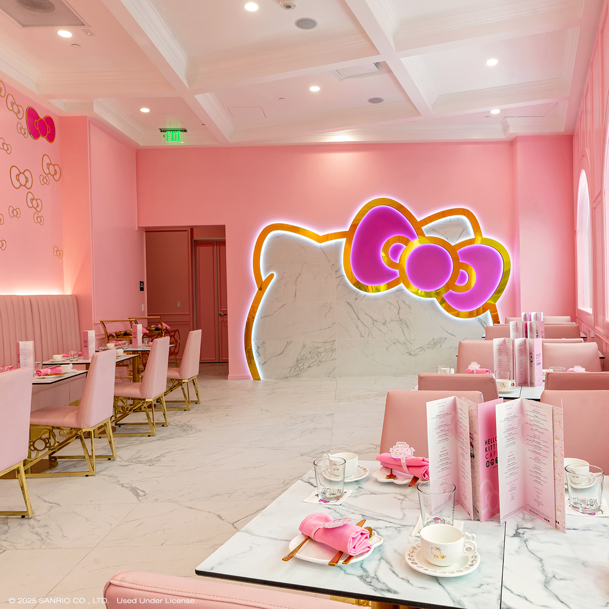 hellokitty's tweet image. Come say hello! @HelloKittyCafe Santa Clara is now open at Westfield Valley Fair πβοΈ Tag a bestie youβre coming withβ¨
