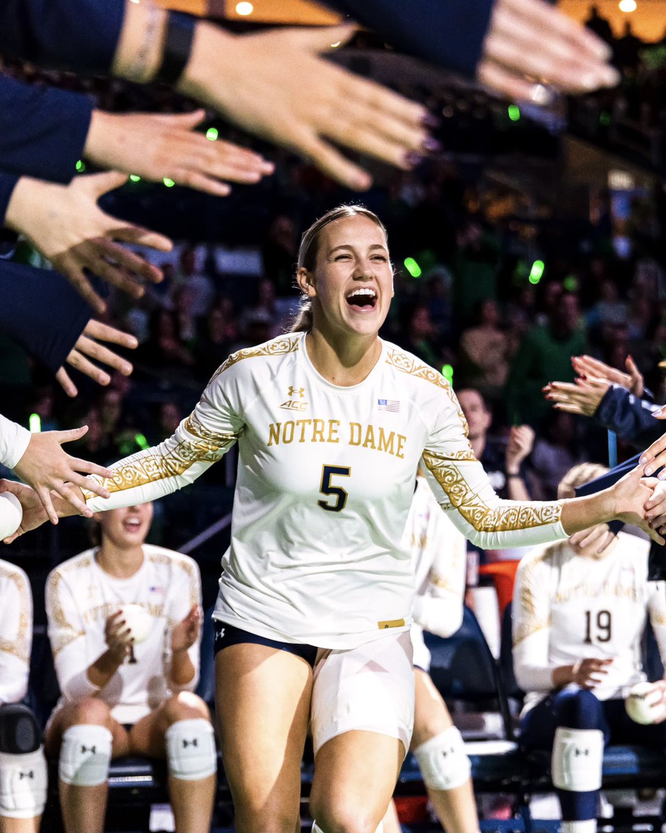 FightingIrish's tweet image. The 2025 season is right around the corner. @NDvolleyball will play 15 at home and 12 on the road this fall.
Full schedule → goiri.sh/3GzOdqq
#GoIrish☘️