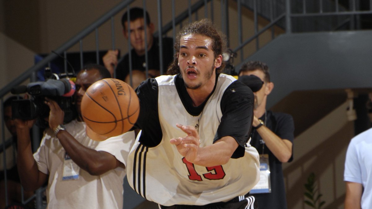 BullsArchive's tweet image. Bringing heart & hustle to Summer League ❤️
Joakim was a veteran presence on the '08 Summer Bulls -- joining D-Rose & Tyrus Thomas on the squad following his rookie season.
@MotorolaUS | #SeeRed