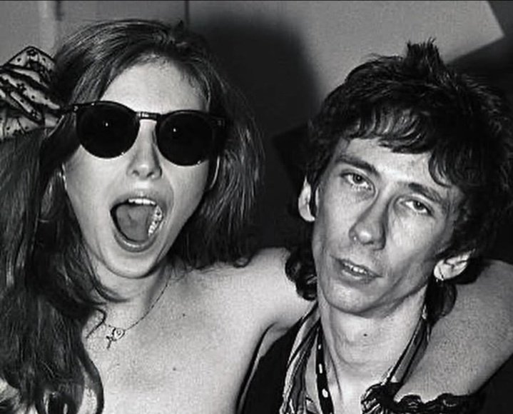 B3B3BUELL's tweet photo. Happy 72nd to one of my favourite singers and muses, and the person who this account is dedicated to Bebe Buell! Have a lovely day. She also released her new song 'skin suit' recently, check it out! ♡ https://t.co/7n082xyRva