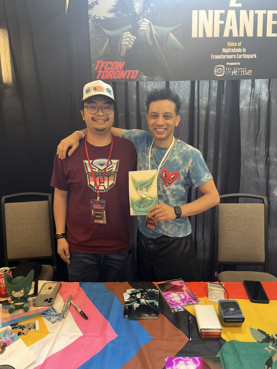 R1ckReyIlu's tweet photo. @tfconofficial Toronto 2025 Voice Actor Haul Part 1  #NeilRoss @BumperRobinson @Evanmichaellee #ZInfante https://t.co/cZ1NHDMwZm