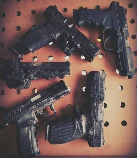 TurkPolisiTC's tweet photo. Eğer Fetöcülere acıyacak olursanız şehit olan Özel Harekat Polislerinin bu silahları gelsin gözünüzün önüne.

#15Temmuz https://t.co/GfC2k5ZaIC