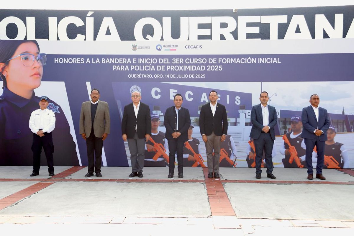 SSPMCORREGIDORA's tweet photo. El secretario Ángel Rangel, asistió al Centro de Capacitación, Formación e Investigación para la Seguridad #CECAFIS del estado de Querétaro, en donde se celebraron Honores a la Bandera y el inicio el Curso de Formación Inicial para #PolicíasDeProximidad 2025. https://t.co/5wnn8xFzkB
