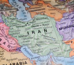 از هر طرف که رفتم، جز وحشتم نیفزود

زنهار از این بیابان، وین راه بی‌نهایت

#حافظ
#پاینده_ایران