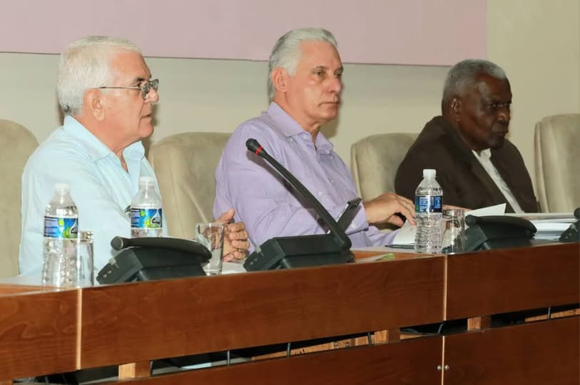 Yadira Diaz Chinea (@chinea_diaz) on Twitter photo Con la presencia de <a href="/DiazCanelB/">Miguel Díaz-Canel Bermúdez</a> Primer Secretario del Comité Central del Partido y de Esteban Lazo Hernández sesiona la Comisión permanente de trabajo de la Asamblea Nacional Cuba dedicada a los Asuntos Económicos. #PoderPopular #SanctiSpíritusEnMarcha <a href="/DeivyPrezMartn1/">Deivy Pérez Martín</a> Con la presencia de <a href="/DiazCanelB/">Miguel Díaz-Canel Bermúdez</a> Primer Secretario del Comité Central del Partido y de Esteban Lazo Hernández sesiona la Comisión permanente de trabajo de la Asamblea Nacional Cuba dedicada a los Asuntos Económicos. #PoderPopular #SanctiSpíritusEnMarcha <a href="/DeivyPrezMartn1/">Deivy Pérez Martín</a>