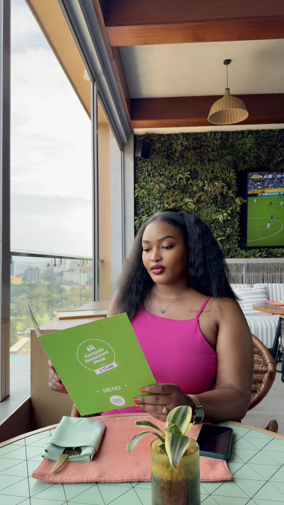 esteri_ug's tweet image. #KampalaRestaurantWeek stop 3: Four Points by Sheraton 

I had the Signature Nasi Goreng, it was a 10/10 meal especially if you love spicy food.
My date had the crispy chicken burger (not pictured), 8/10.
Loved that the menu was served at the rooftop restaurant with the views 😍