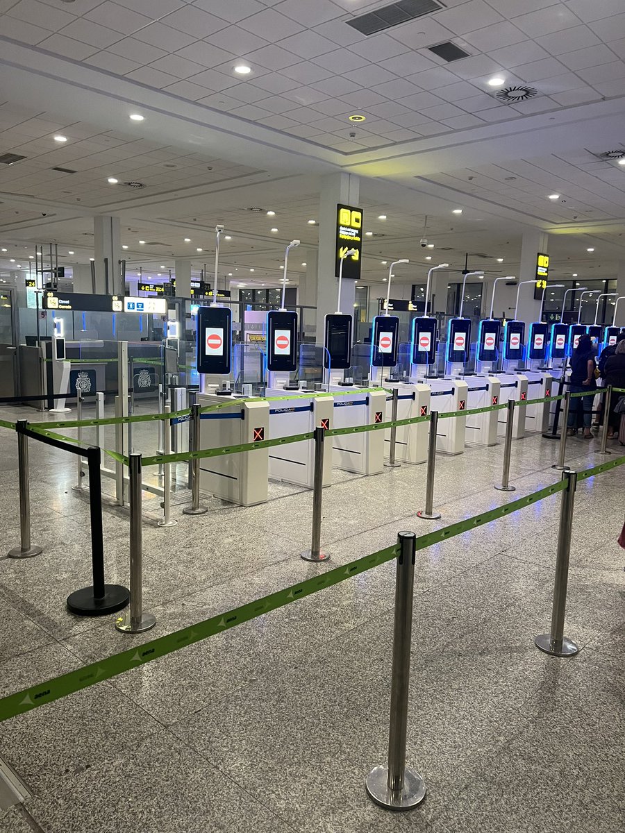 cuenca's tweet image. Conseguiremos AGI antes de que empiecen a funcionar las máquinas del aeropuerto de Málaga? @pacodelatorrep @aeropuertoagp