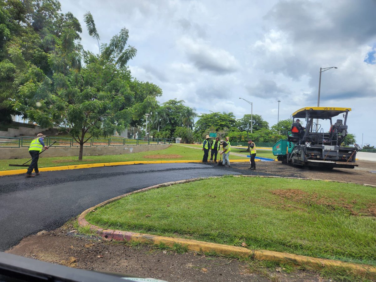 Avanzan los trabajos de repavimentación en el estacionamiento principal de estudiantes (Área Blanca) del Recinto Universitario de Mayagüez.