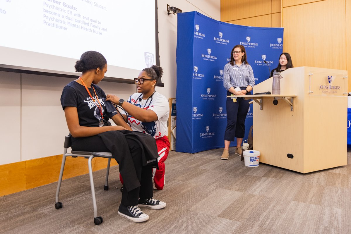 JHUNursing's tweet image. Last week, we had the honor of hosting 150 brilliant students from the @UMBC and @HowardU as part of their East Baltimore tour!
These STEM scholars spent the day connecting with @HopkinsMedicine, @JohnsHopkinsSPH, and #JHSON to explore how research, equity, and care intersect…