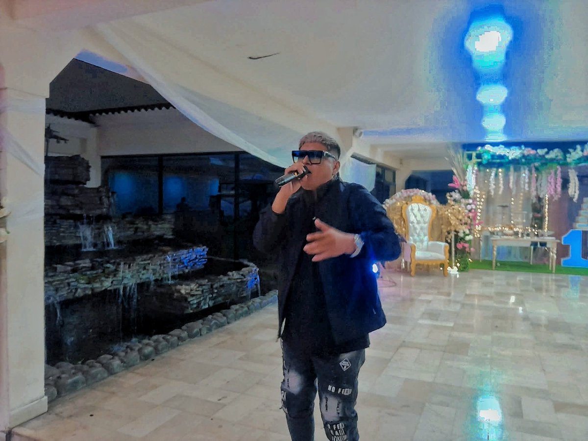 leoevolutionec's tweet photo. Gracias a Dios nos volvimos a activar con los #Shows dentro y fuera de #Guayaquil 😎

Está vez estuvimos en un evento privado con lo Mejor del #Reggaeton 🆚 #SalsaChoke 🎶 

#Ecuador #Musica #Artista https://t.co/FD1DR8usEy